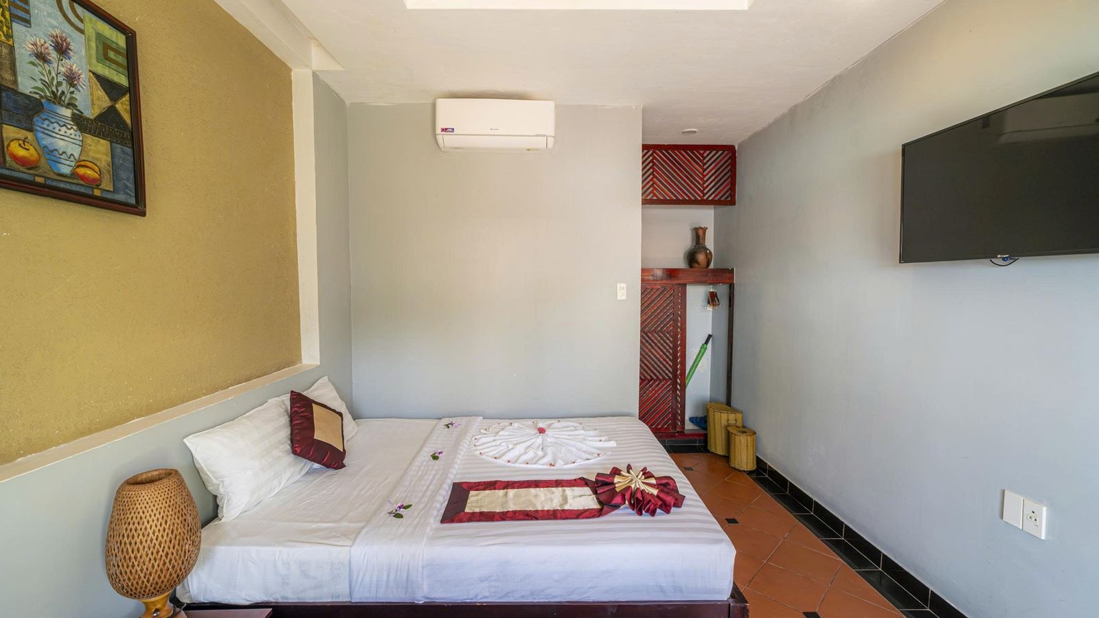 rooms-bungalow-pool-front-garden-view-with-terrace