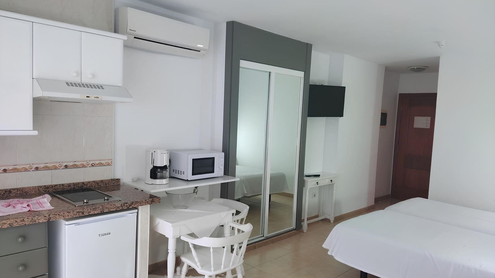 rooms-studio-standard-balconyterrace