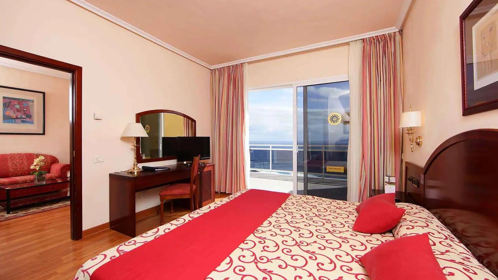 rooms-junior-suite-balcony-or-terrace