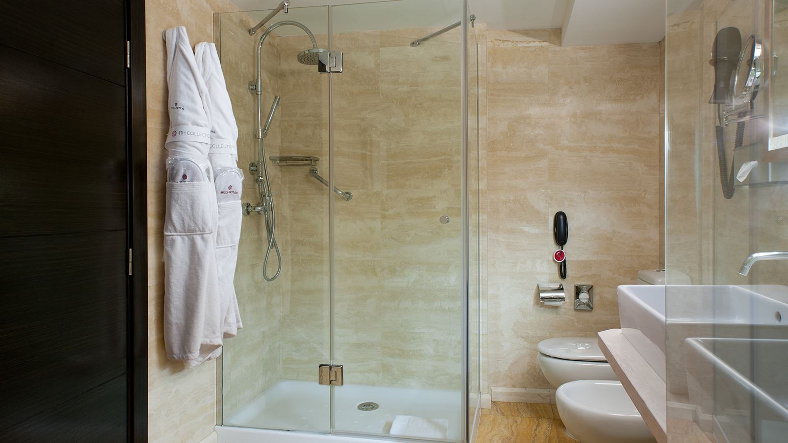 rooms-double-deluxe-capacity-2