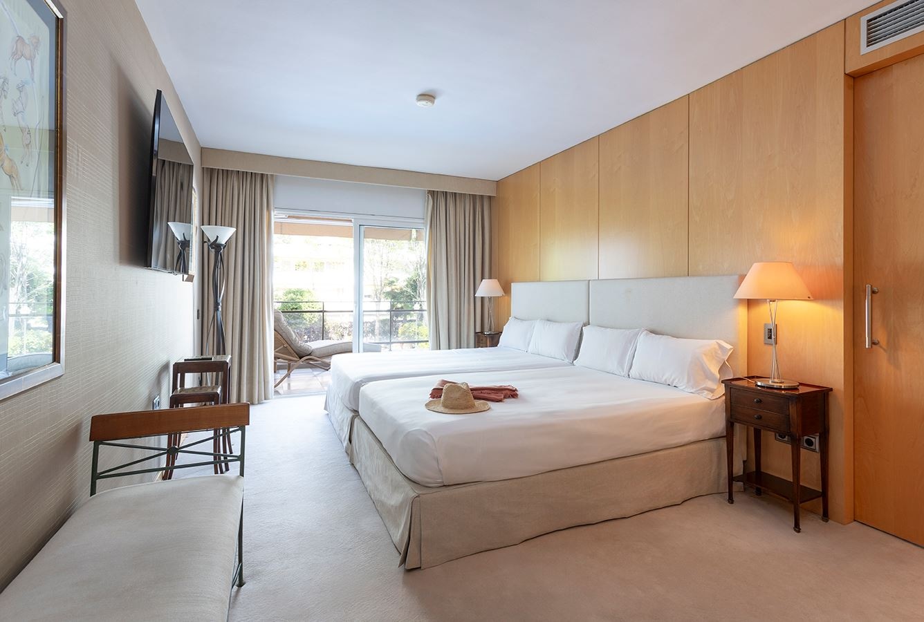 rooms-suite-with-terrace