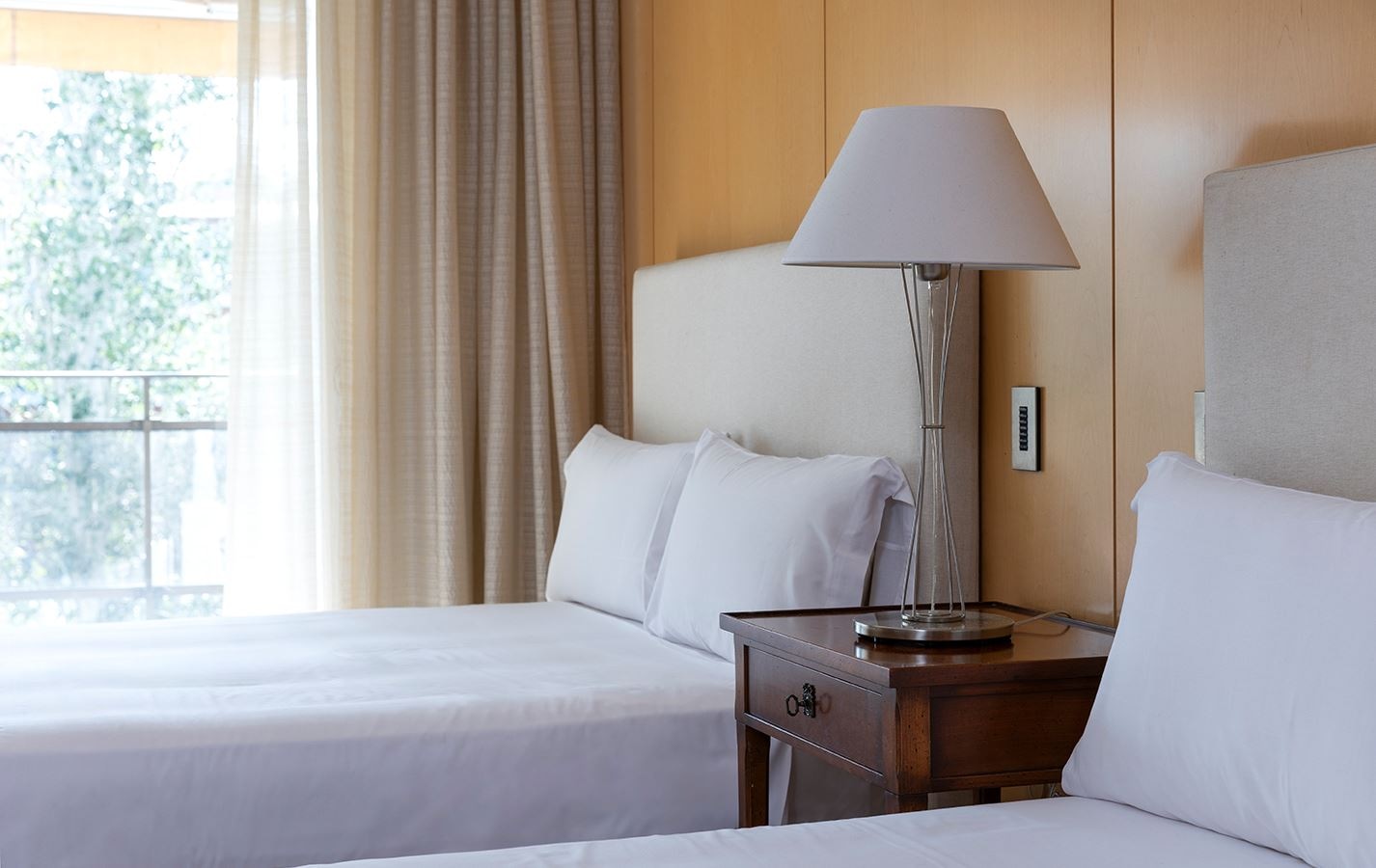 rooms-suite-with-terrace