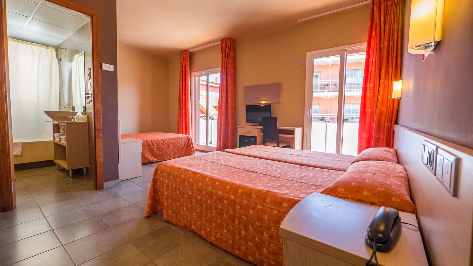 rooms-double-room-balcony