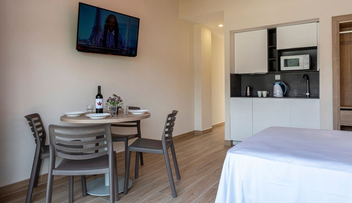 rooms-apartment-24-pax