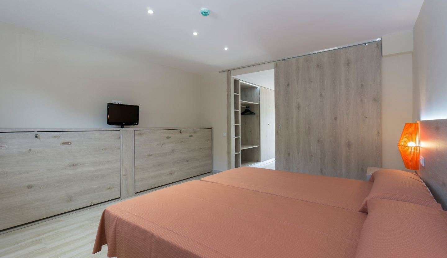 rooms-family-room-2-bedrooms-46-without-kitchen