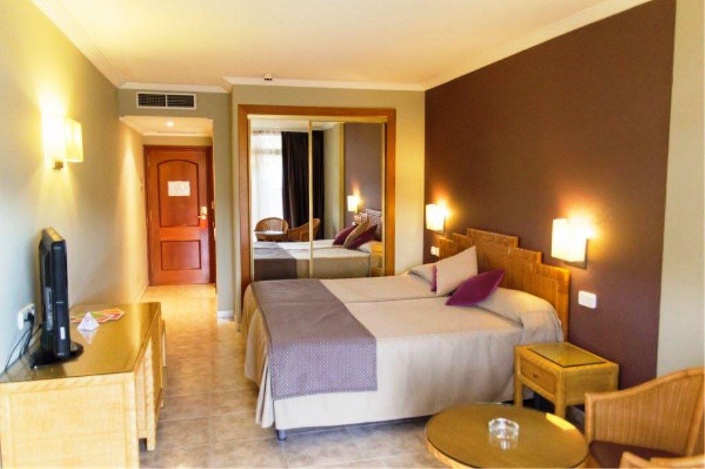 rooms-double-standard-room-balcony-or-terrace