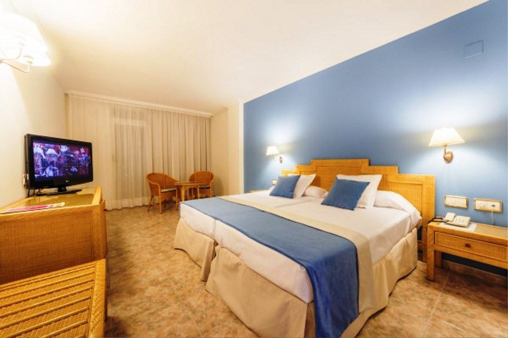 rooms-double-standard-room-balcony-or-terrace