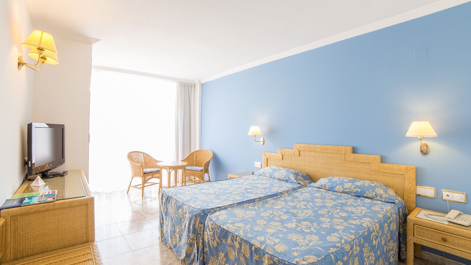 rooms-double-superior-room-balcony-or-terrace