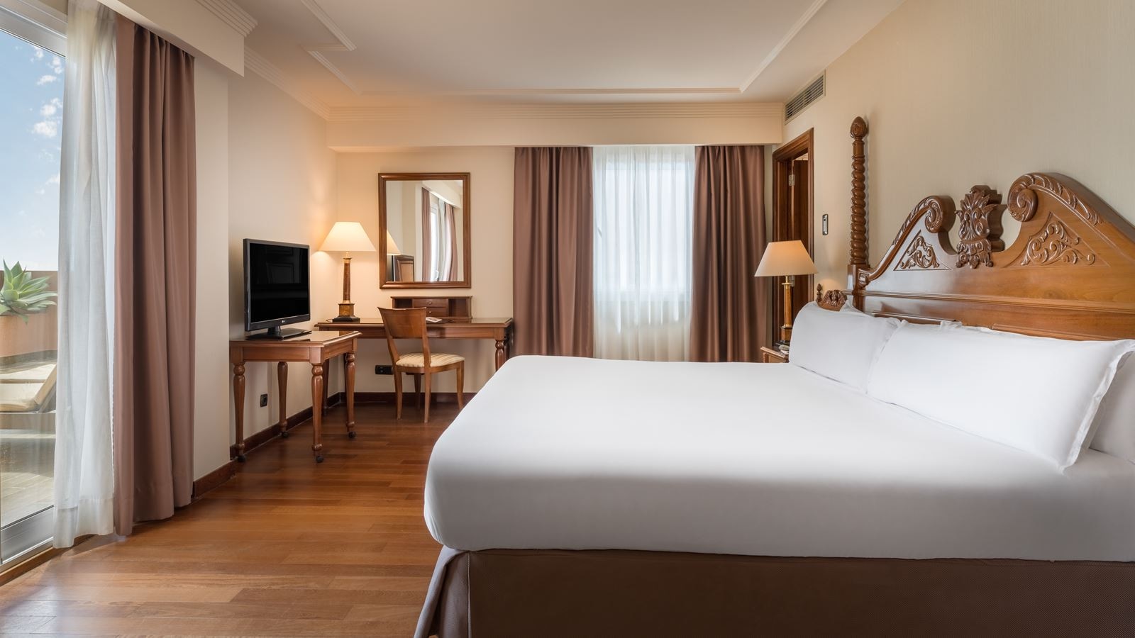 rooms-suite-sea-view-balcony-or-terrace