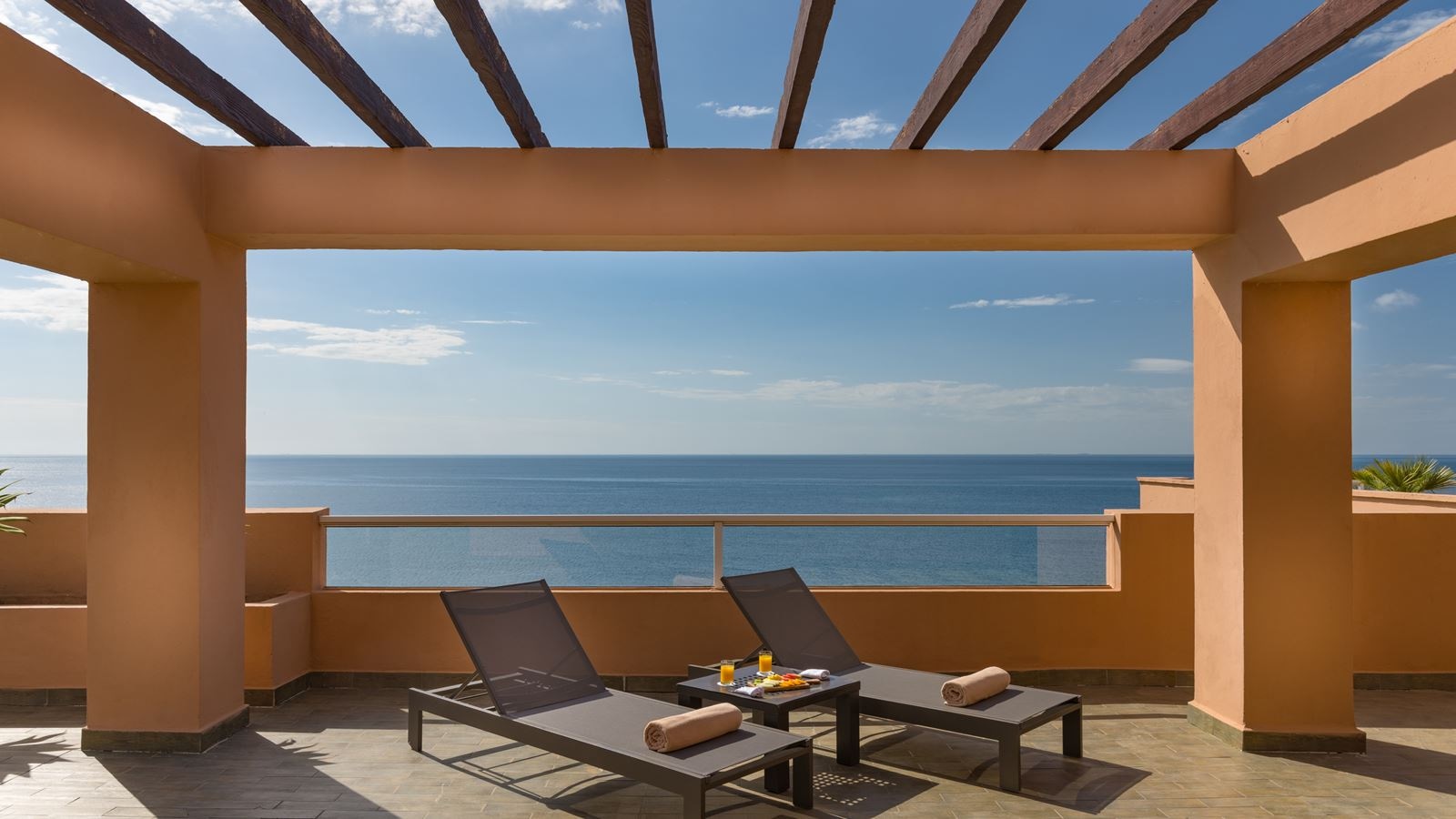 rooms-suite-sea-view-balcony-or-terrace