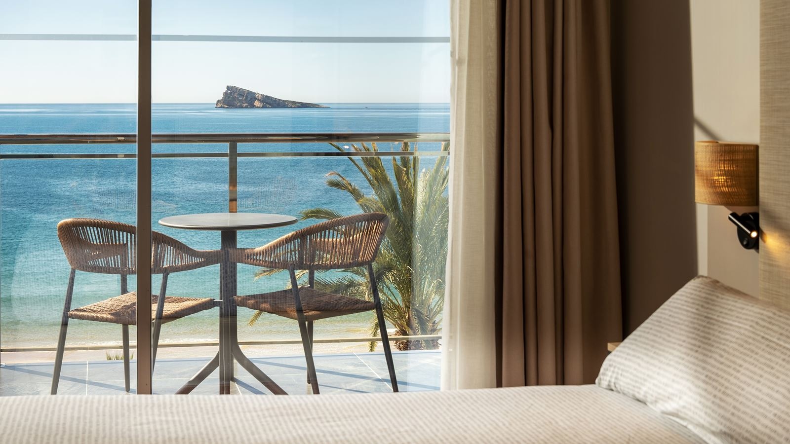 rooms-front-sea-balcony-or-terrace