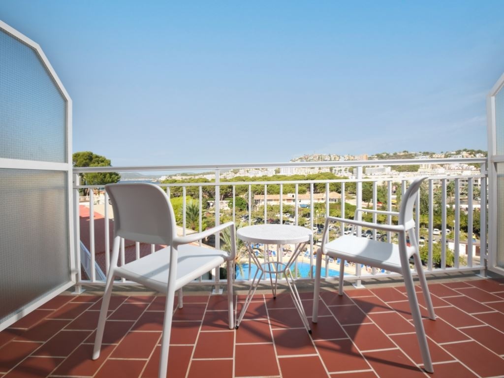 rooms-twin-pool-view