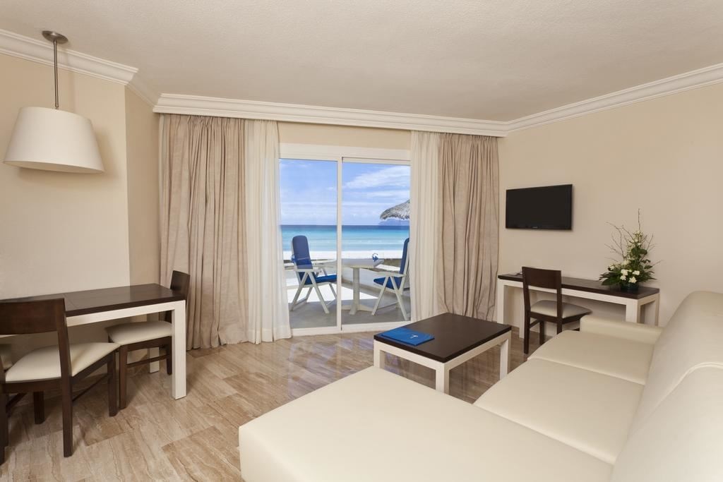 rooms-junior-suite-balcony