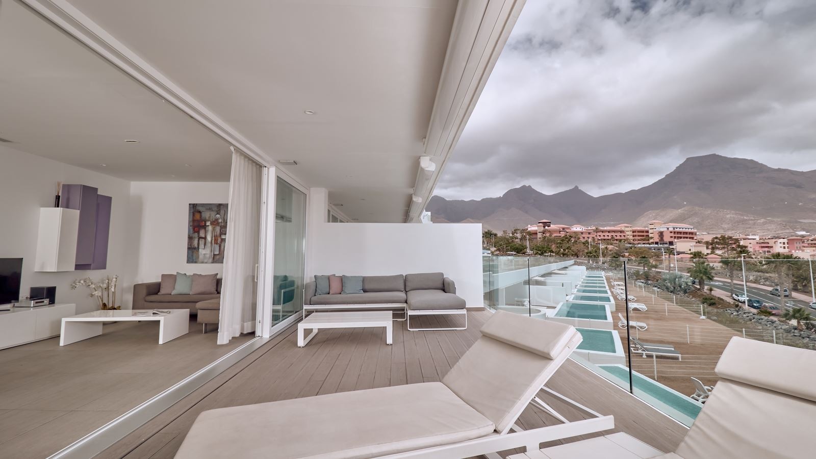 rooms-1-bedroom-suite-with-sea-view-divinity-bliss