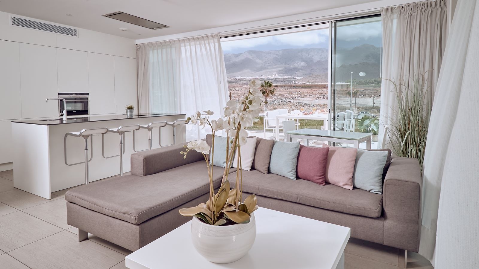 rooms-2-bedroom-suite-with-mountain-view-serenity-pico