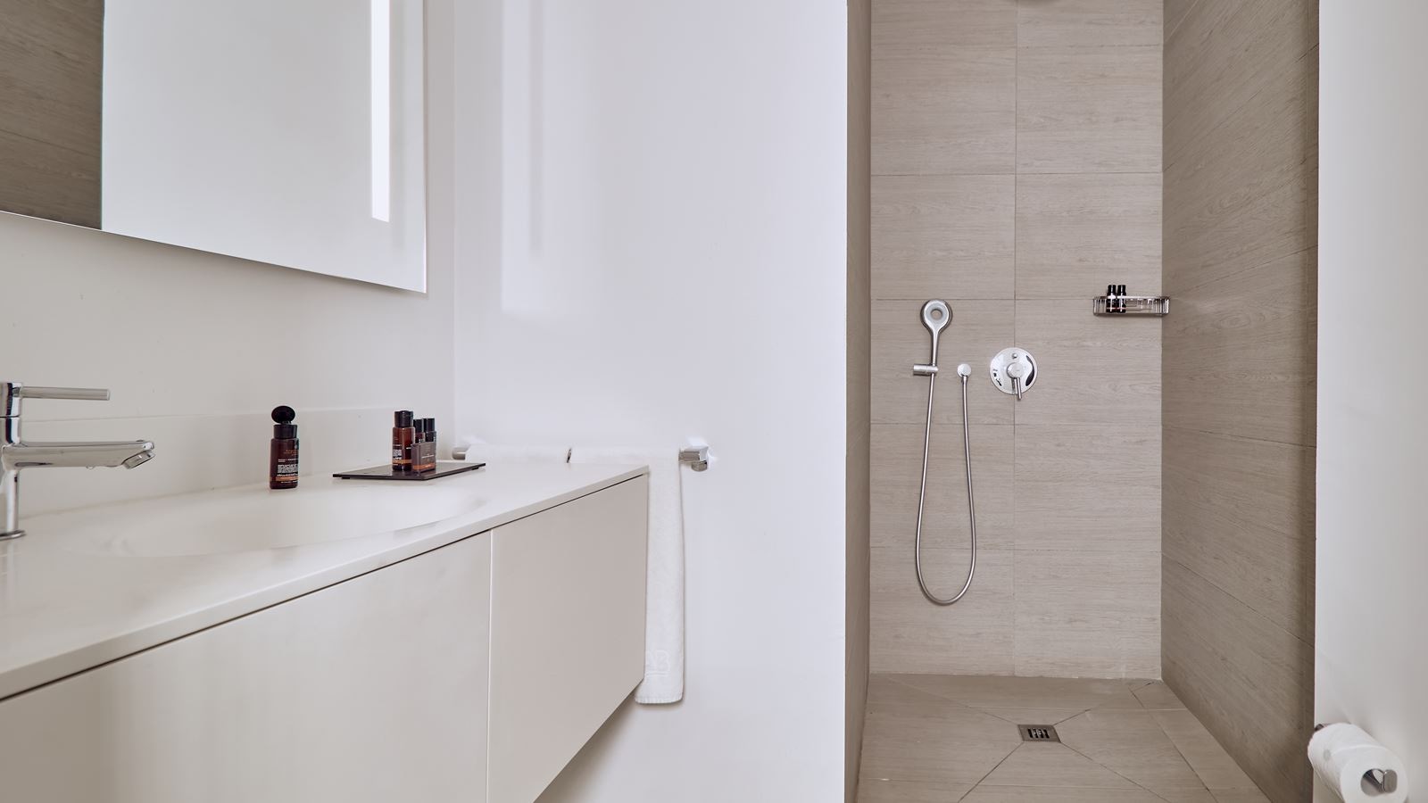 rooms-2-bedroom-suite-with-mountain-view-serenity-pico