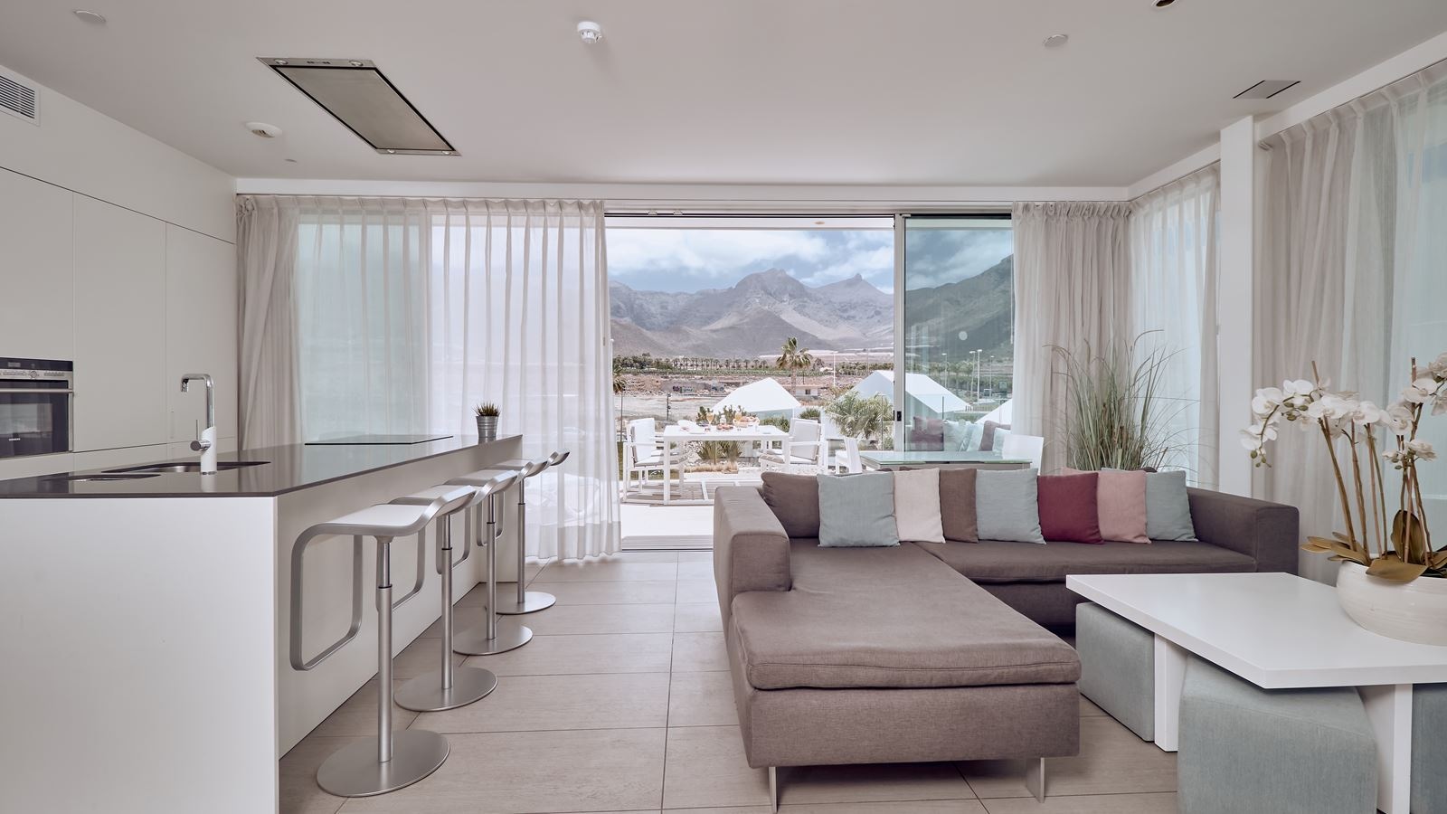 rooms-2-bedroom-suite-with-mountain-view-serenity-pico