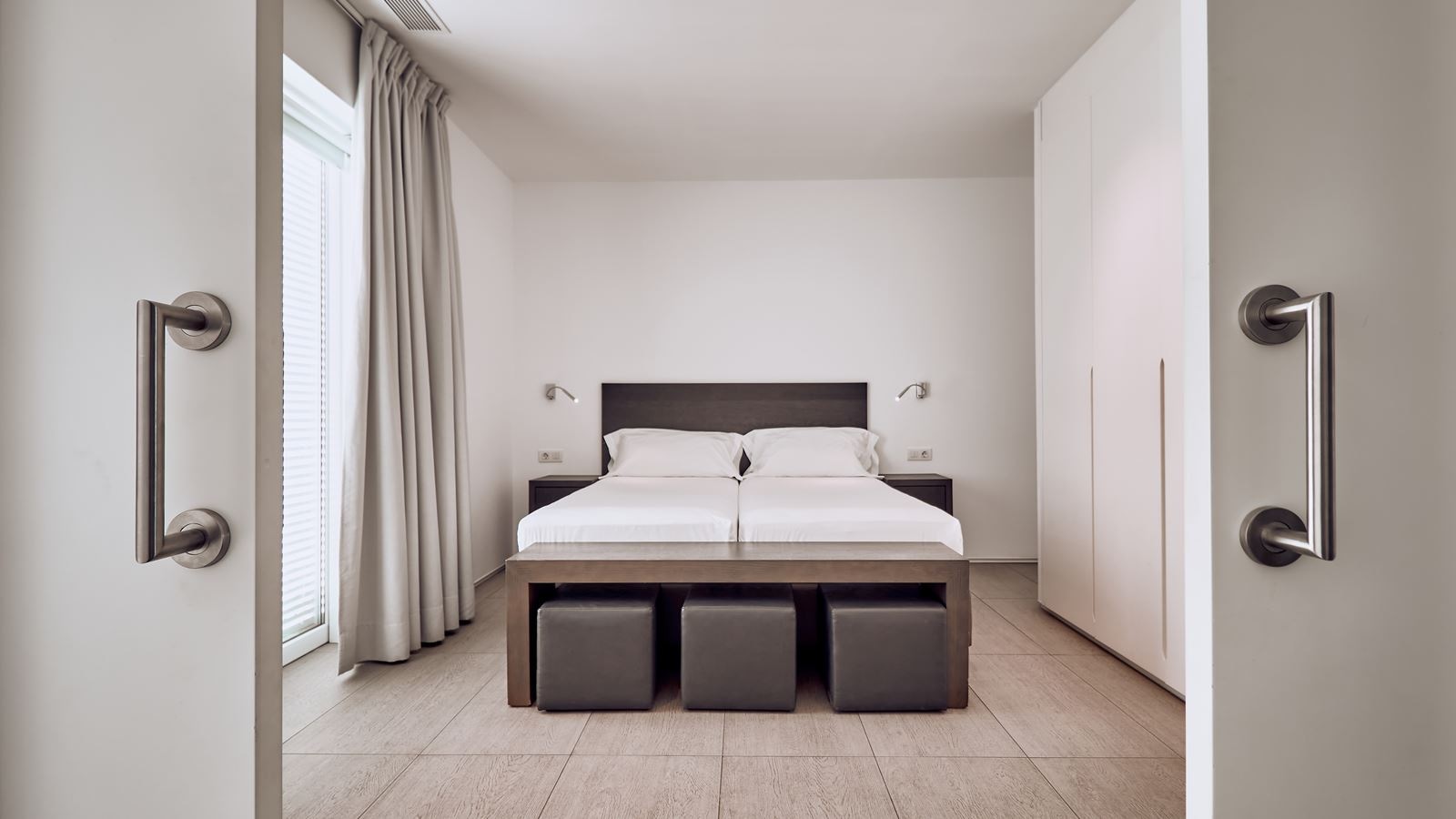 rooms-2-bedroom-suite-with-sea-view-serenity-bliss