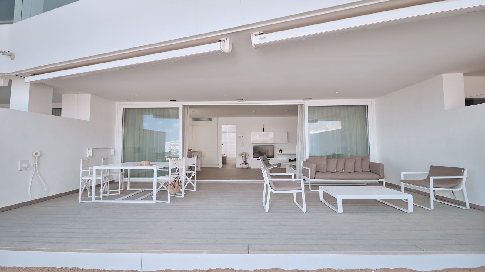 rooms-2-bedroom-suite-with-sea-view-serenity-bliss