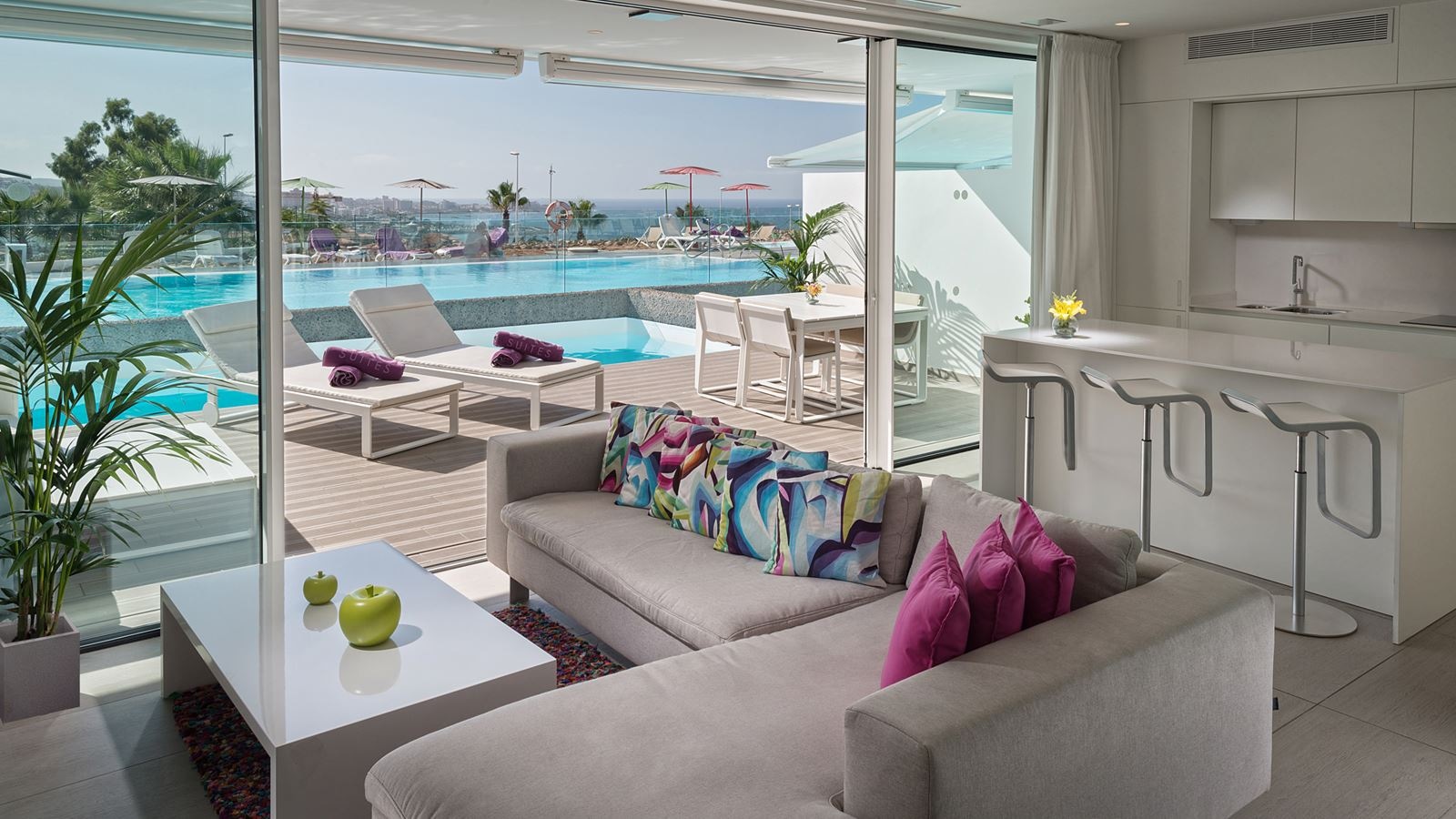 rooms-2-bedroom-suite-with-sea-view-and-private-pool-serenity-rio