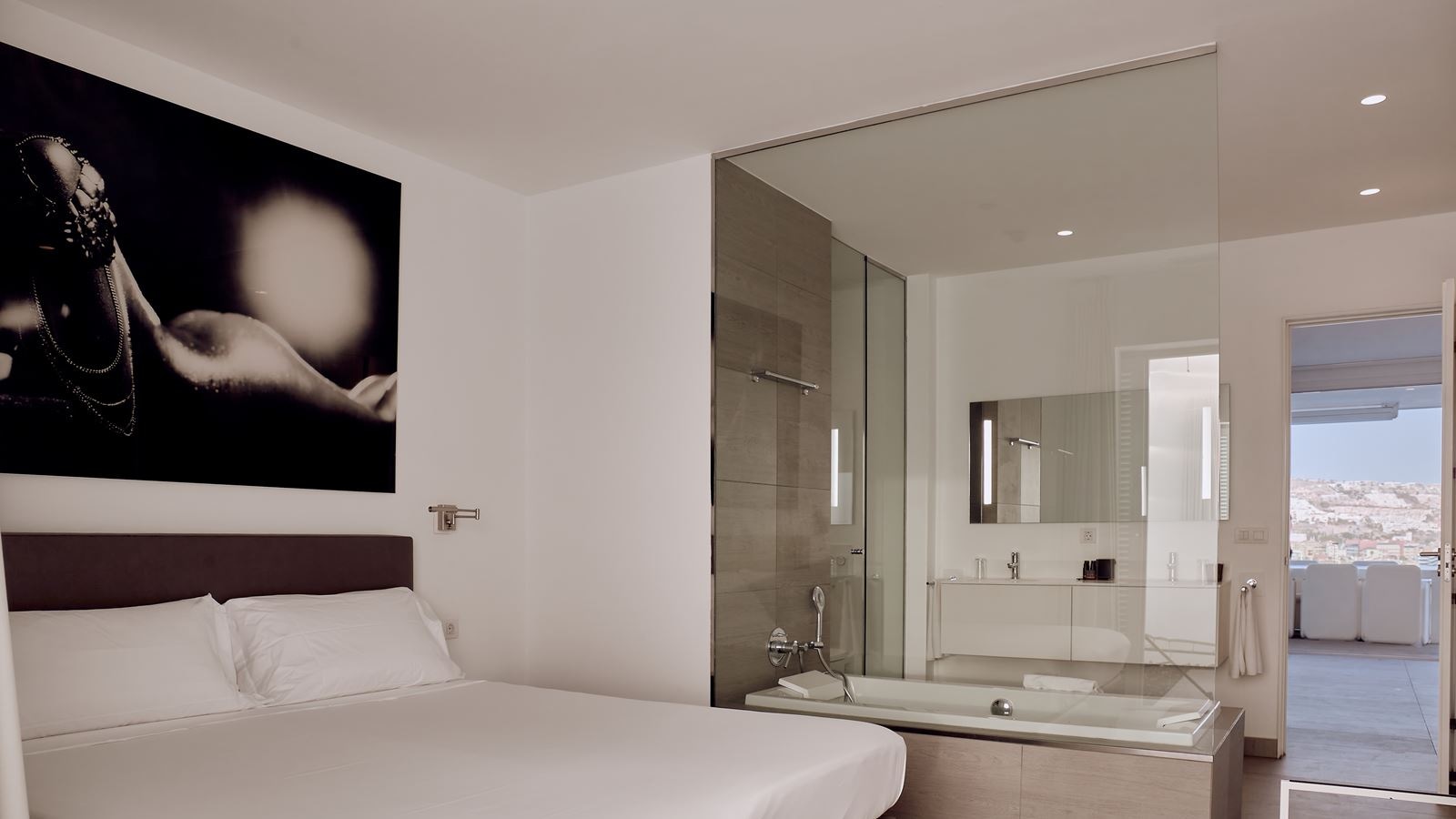 rooms-3-bedroom-suite-with-sea-view-jacuzzi-and-private-pool-infinity-mar