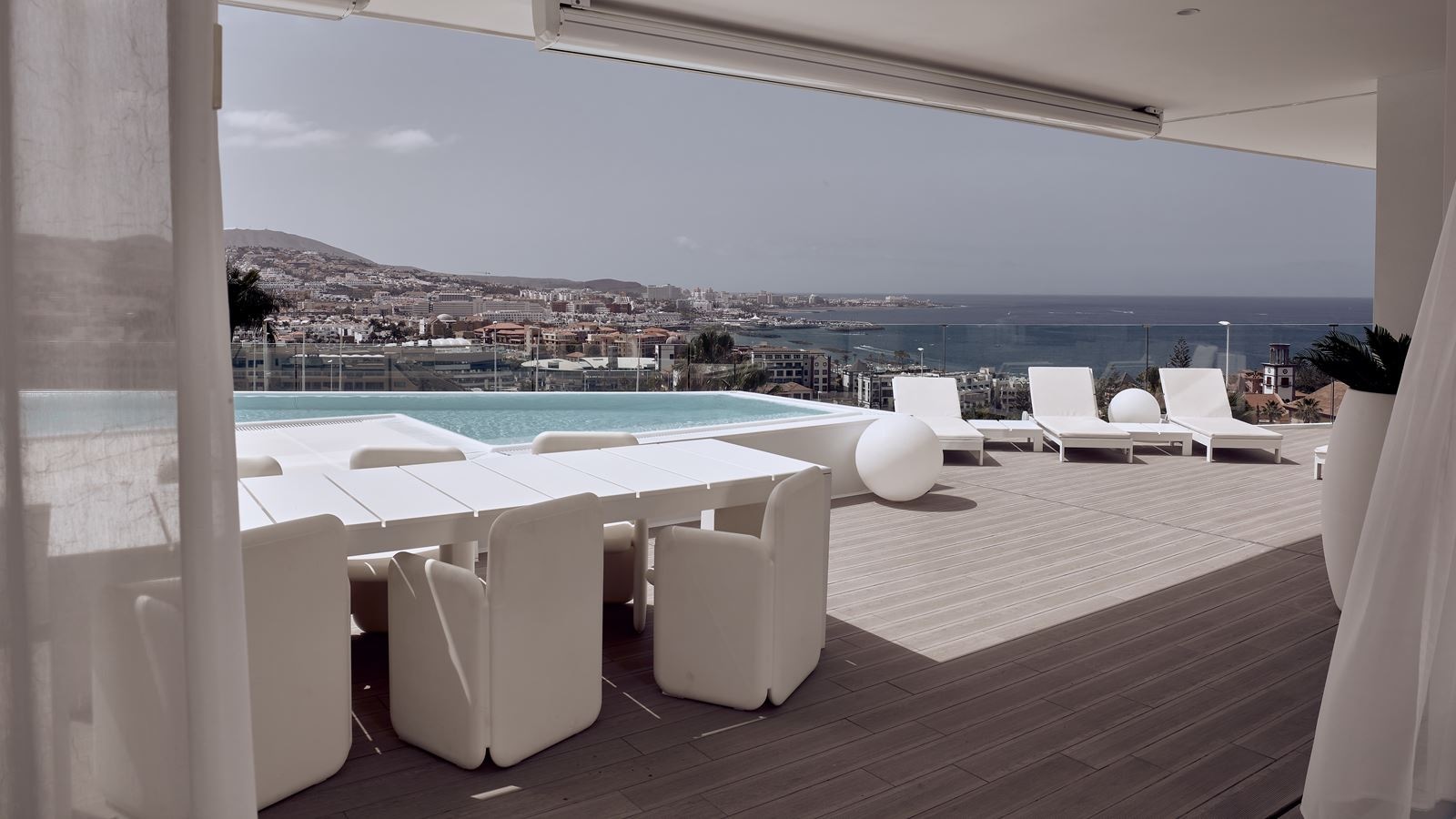 rooms-3-bedroom-suite-extra-large-room-with-private-pool-jacuzzi-lateral-sea-view-and-terrace-infinity-harmony