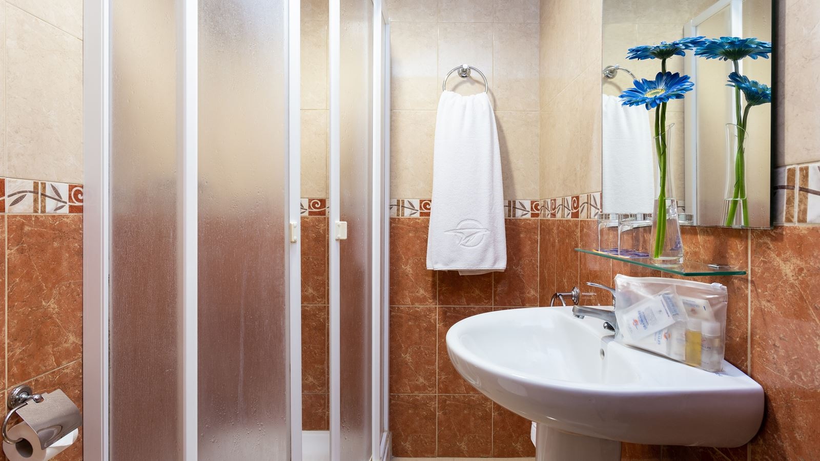 rooms-doble-with-balcony-or-terrace