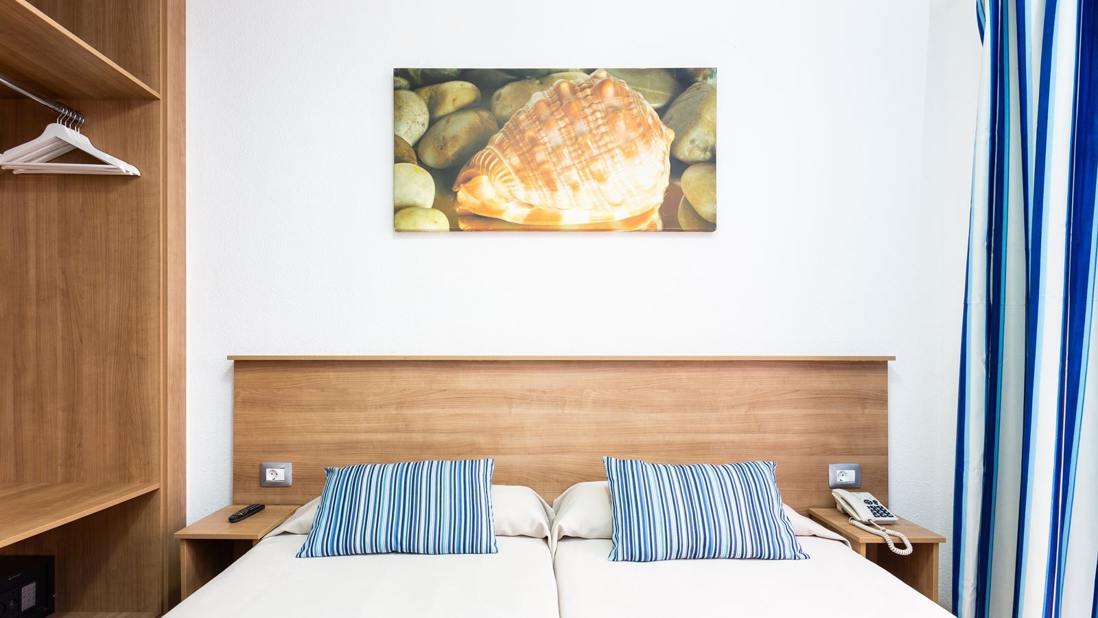 rooms-doble-single-use-with-balcony-or-terrace