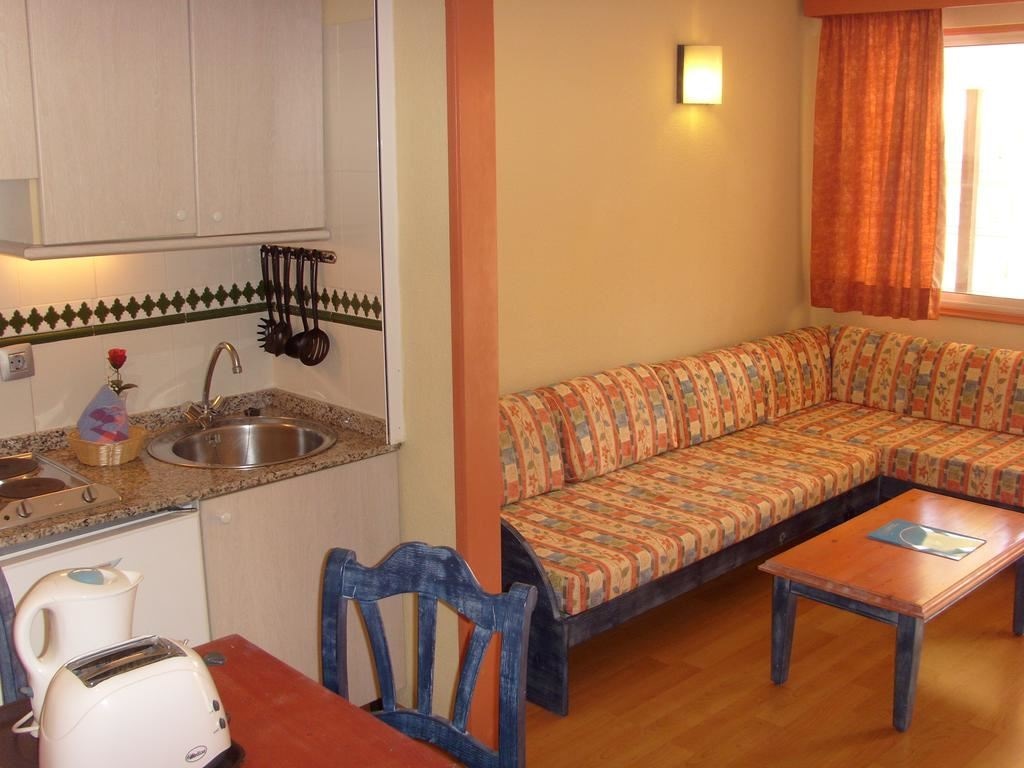 rooms-1-bedroom-comfort-apartment-with-balcony