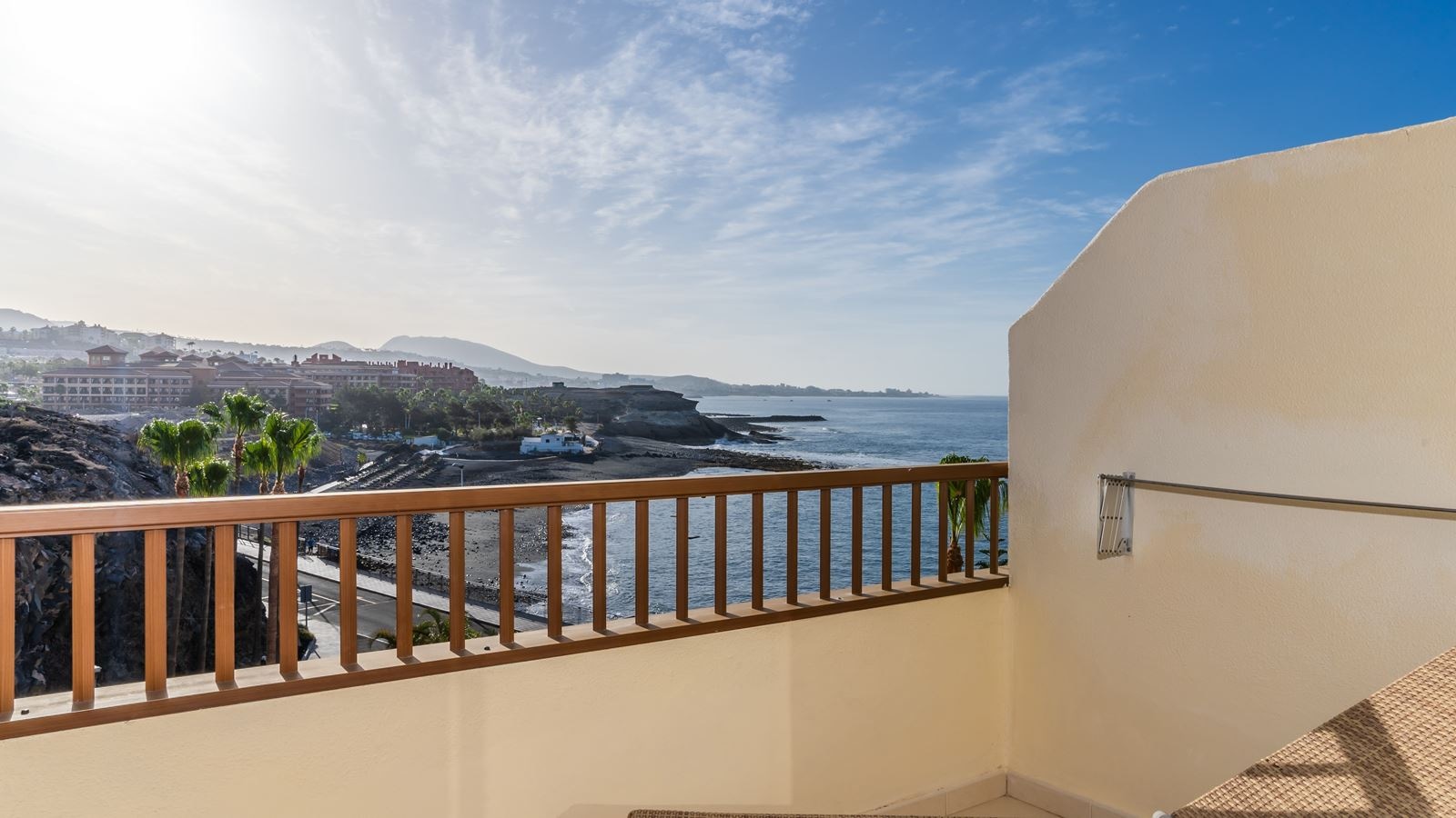 rooms-1-bedroom-superior-apartment-with-side-sea-view-and-balcony