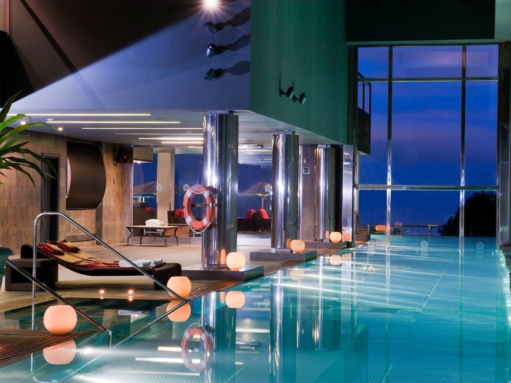 pools-outdoor--indoor-pool