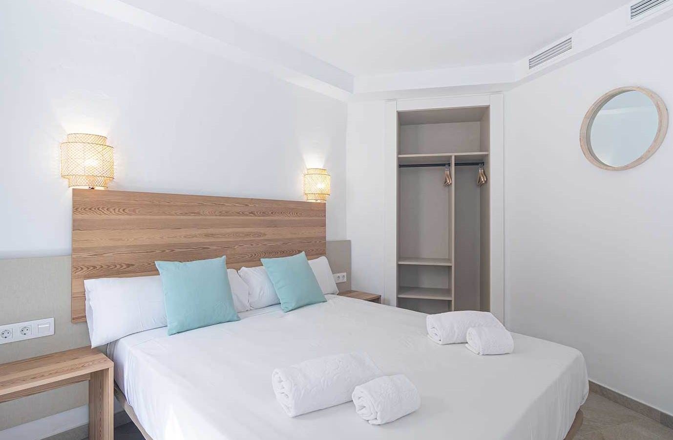 rooms-apartment-1-bedroom--balcony-or-terrace--a