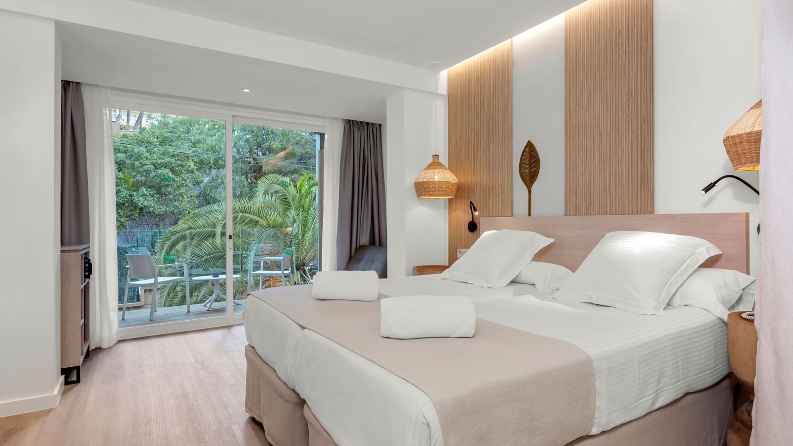 rooms-ds--silver-room