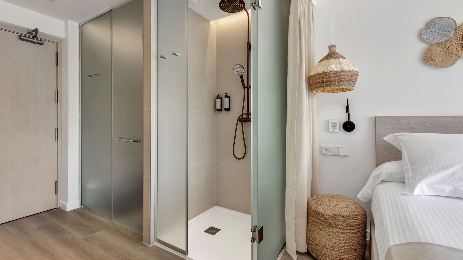 rooms-ds--silver-room