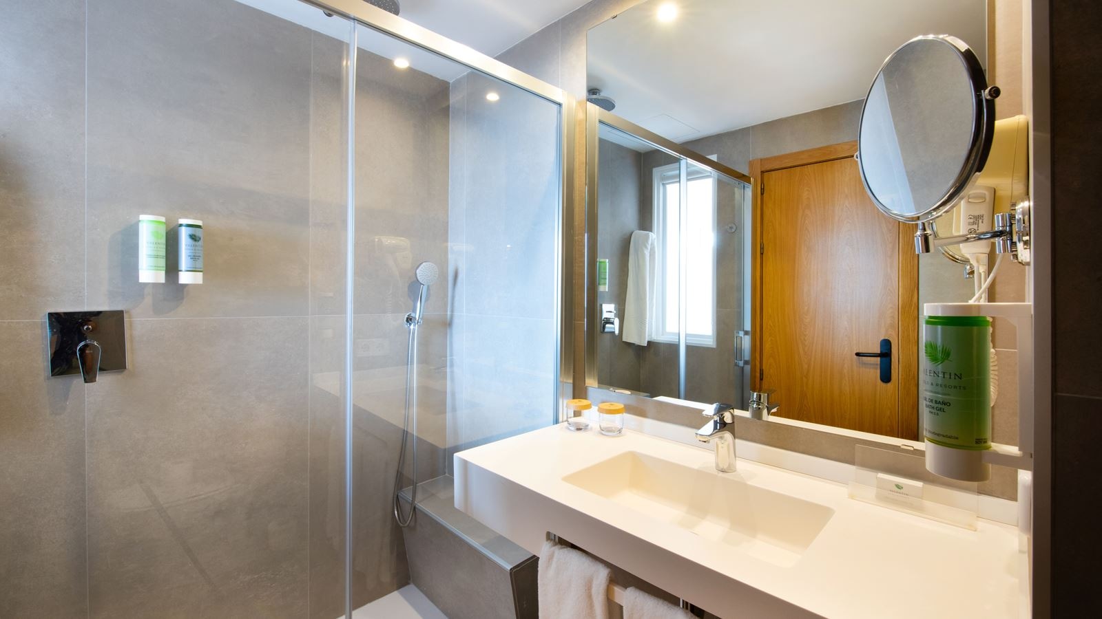 rooms-dm--twin-front-seaview