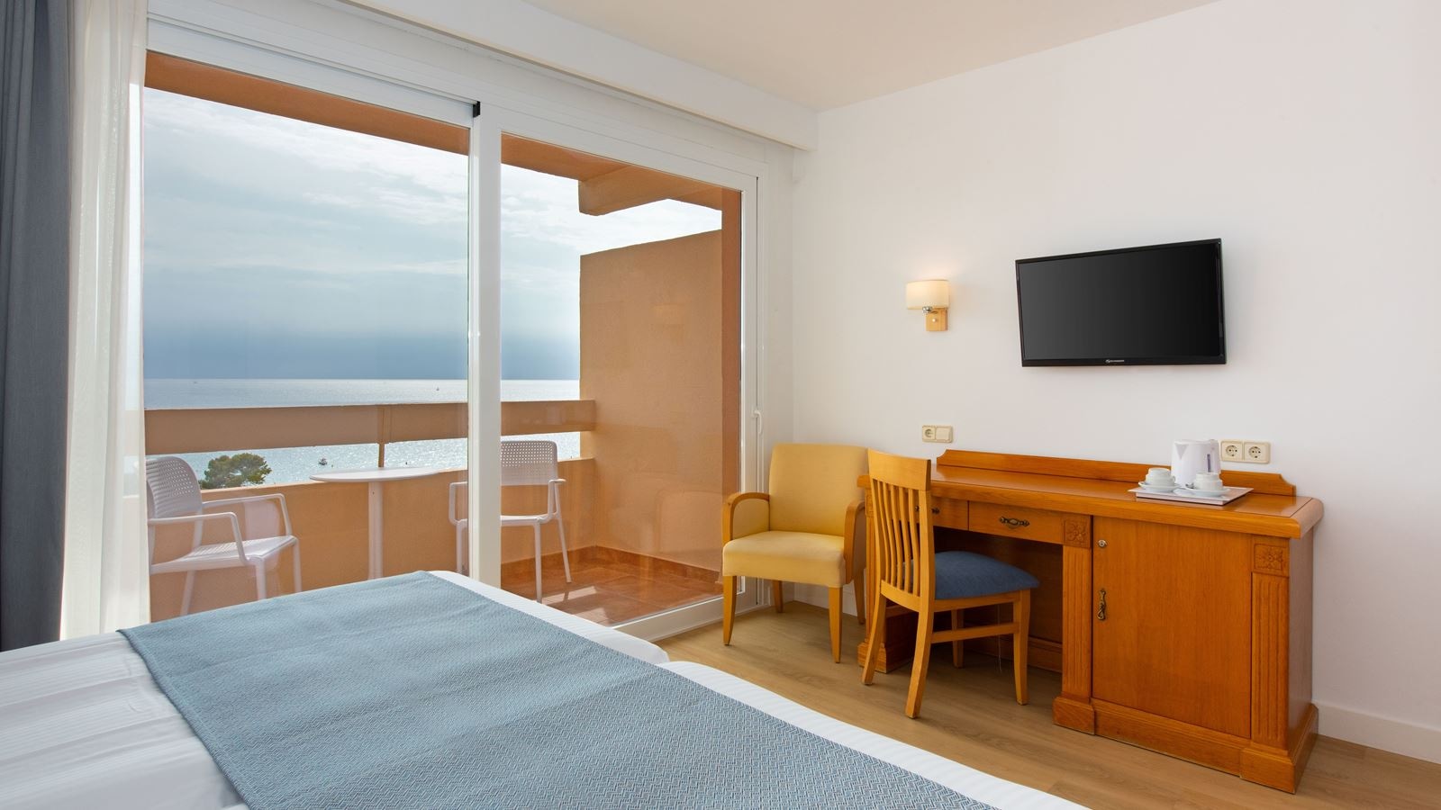 rooms-ds--twin-superior-seaview