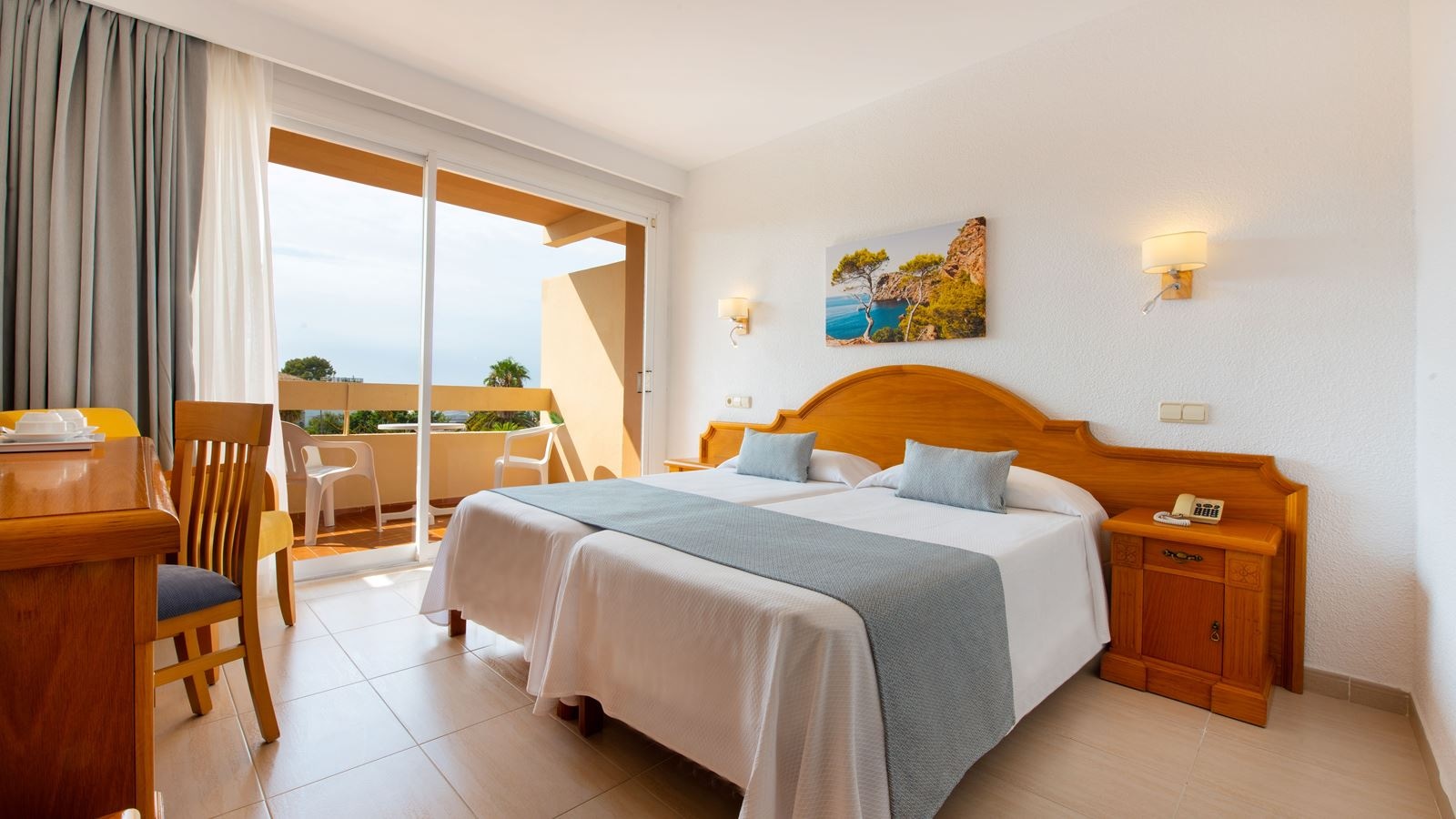 rooms-dp--twin-pool-view