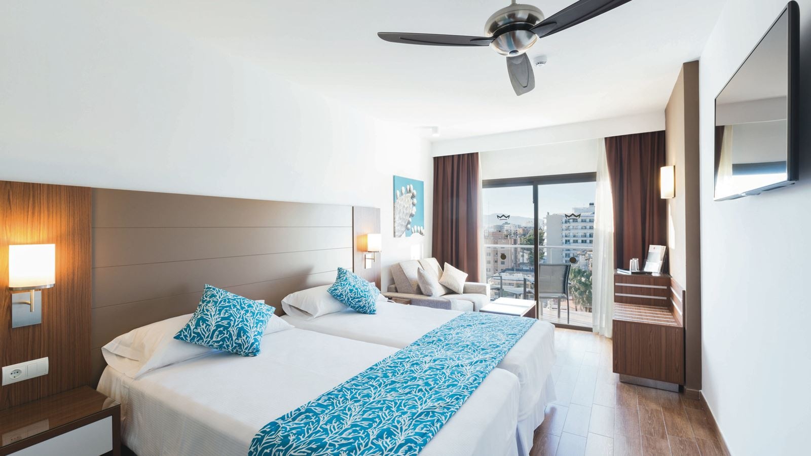 rooms-double-room-balcony-or-terrace