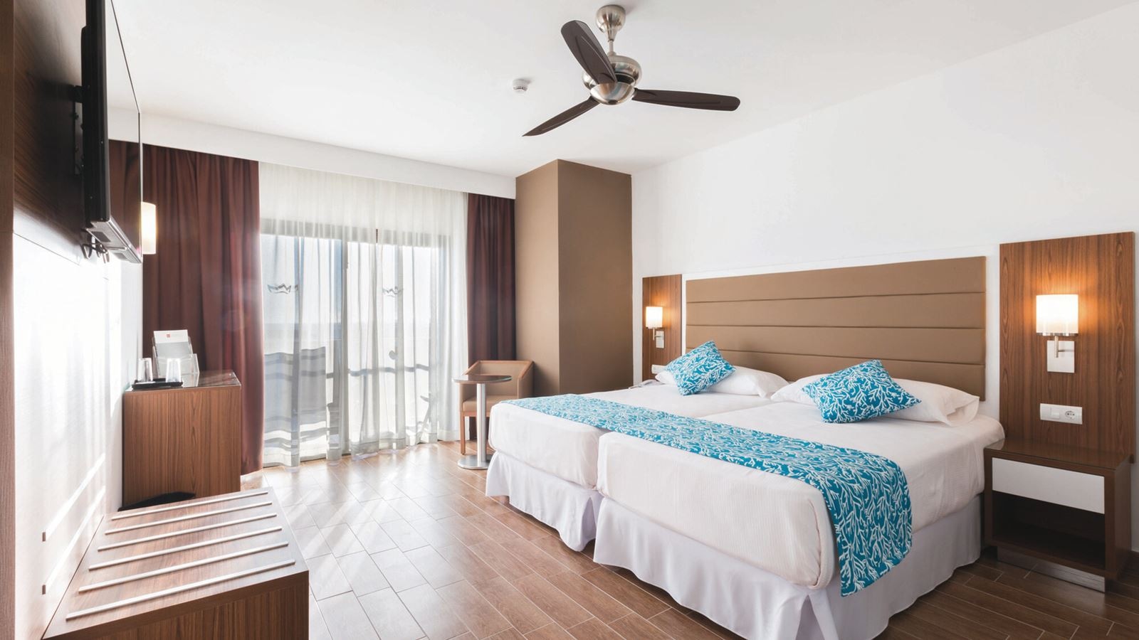 rooms-junior-suite-one-bedroom-balcony-or-terrace