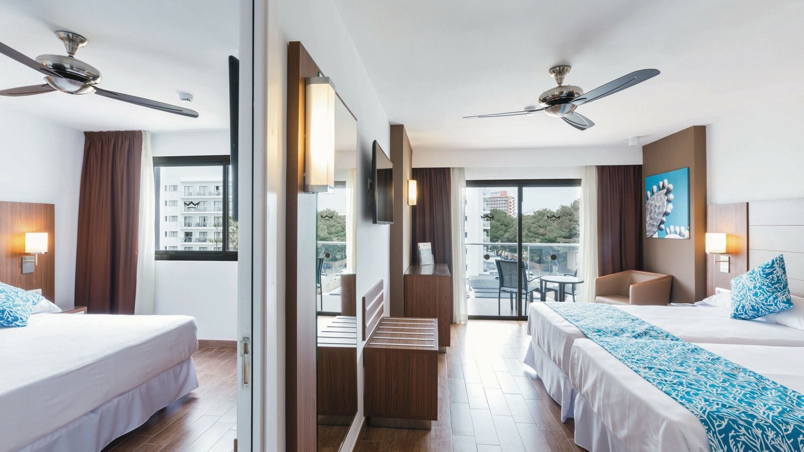 rooms-family-room-2-bedrooms-balcony-or-terrace