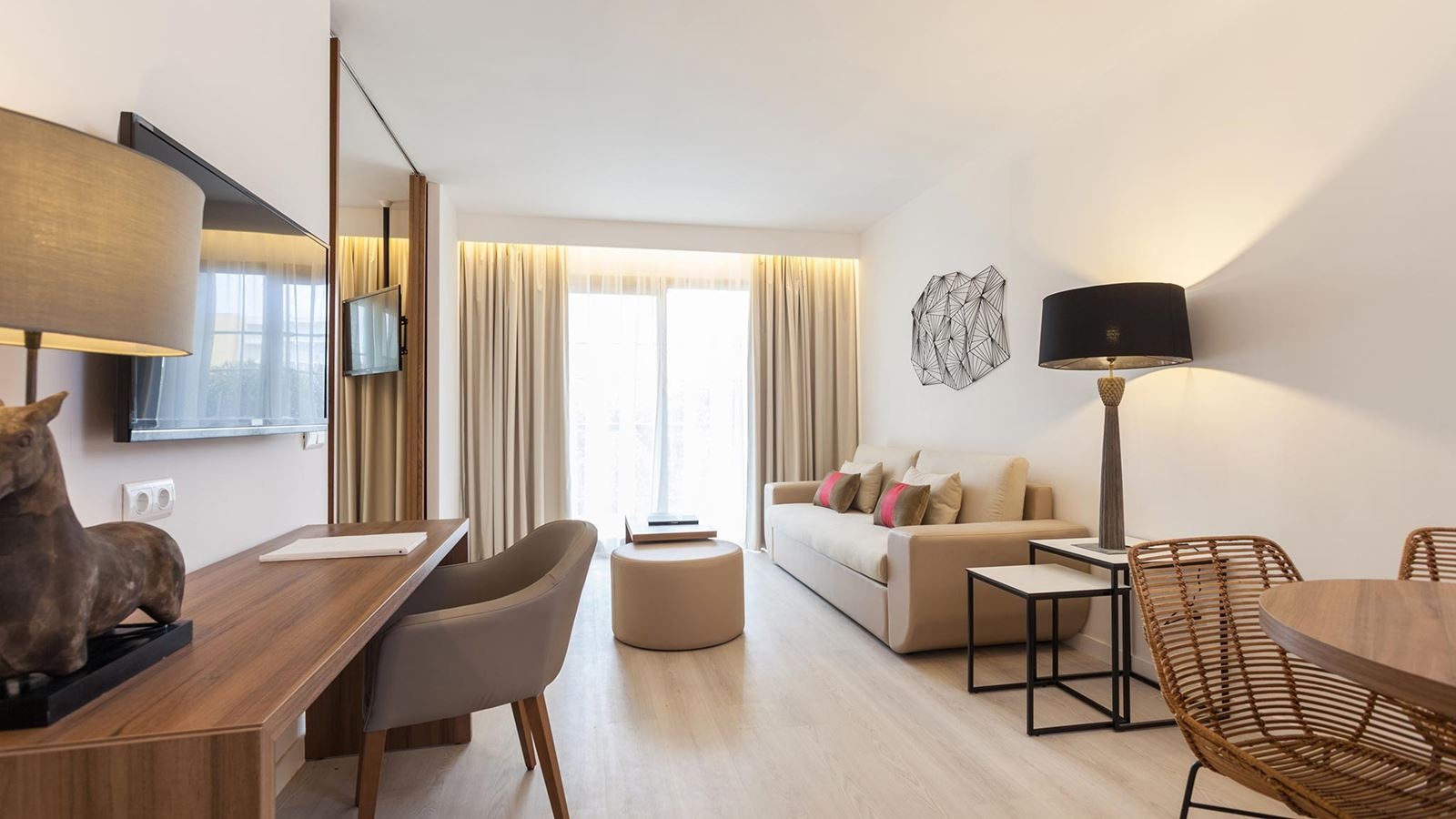 rooms-junior-penthouse-suite