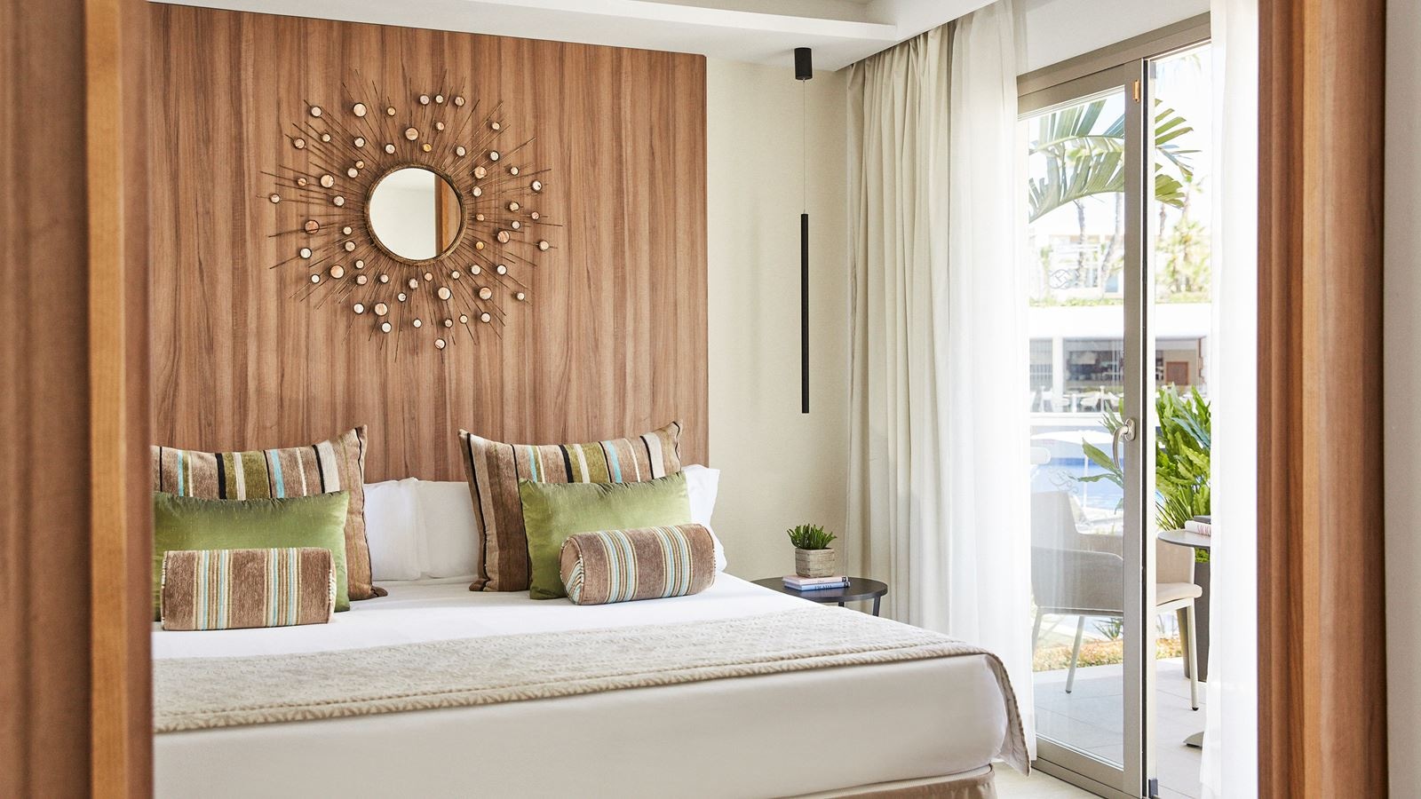 rooms-1-bedroom-suite-poolview-balcony-or-terrace