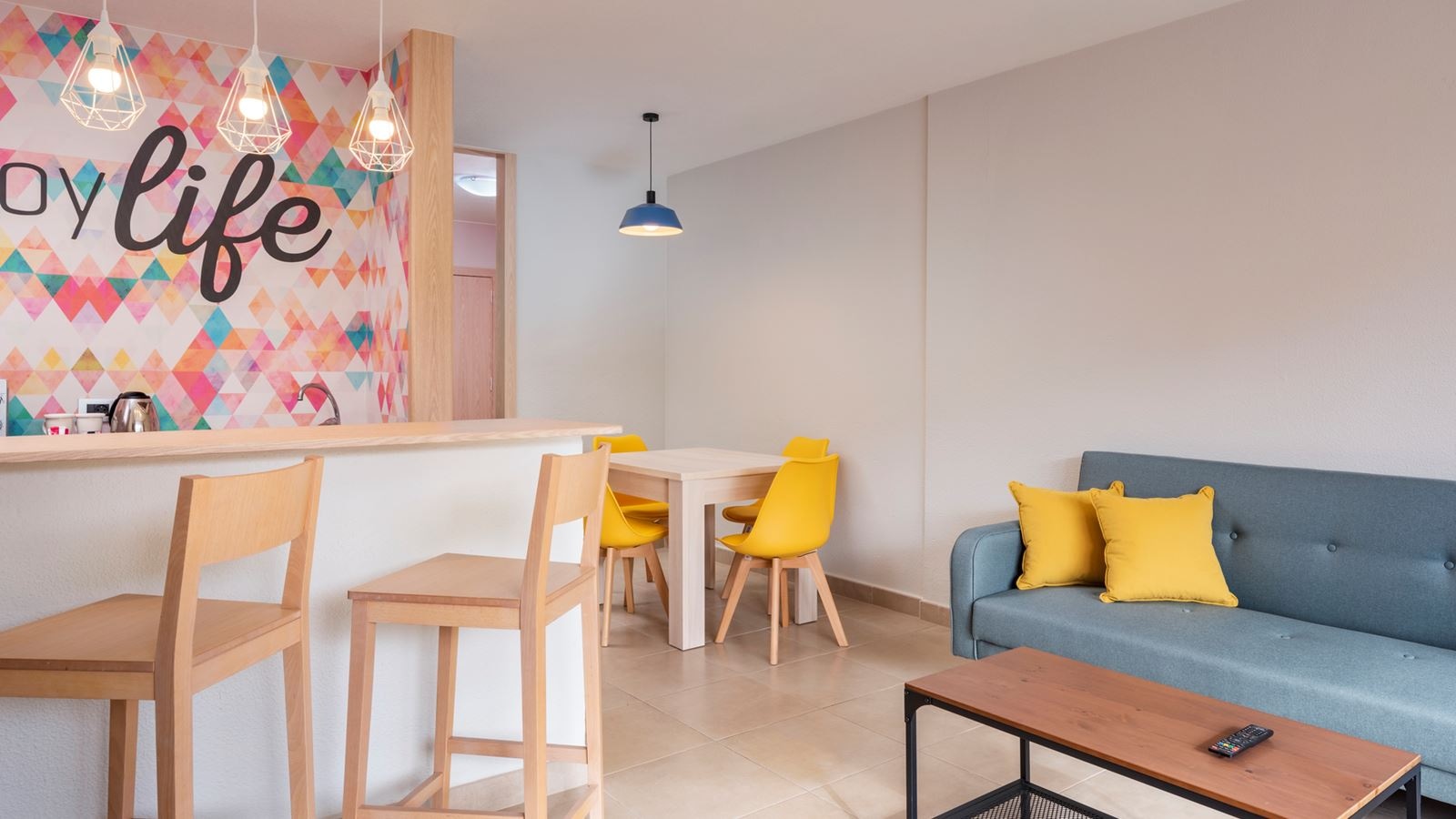 rooms-apartment-pool-view