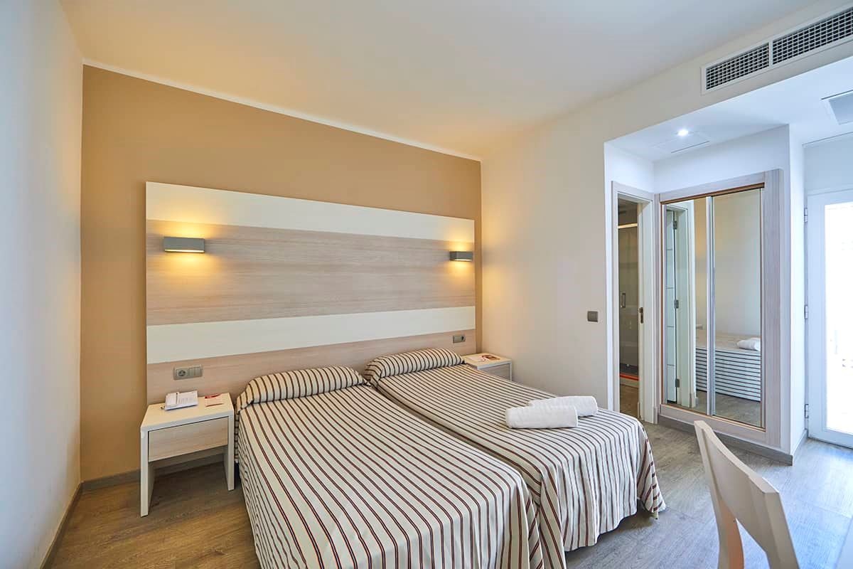 rooms-ib--single-room-balcony-or-terrac