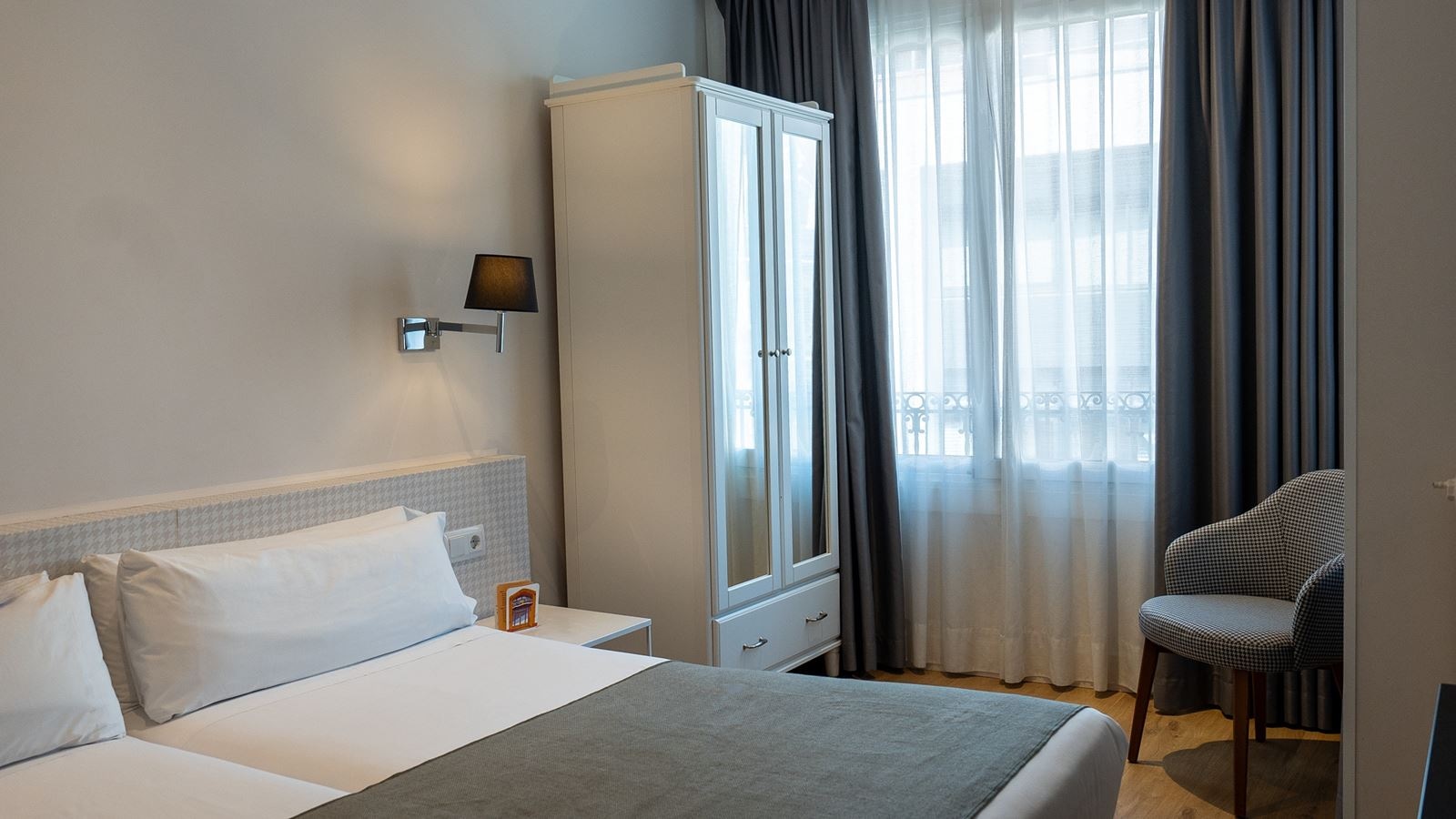 rooms-double-standard-room