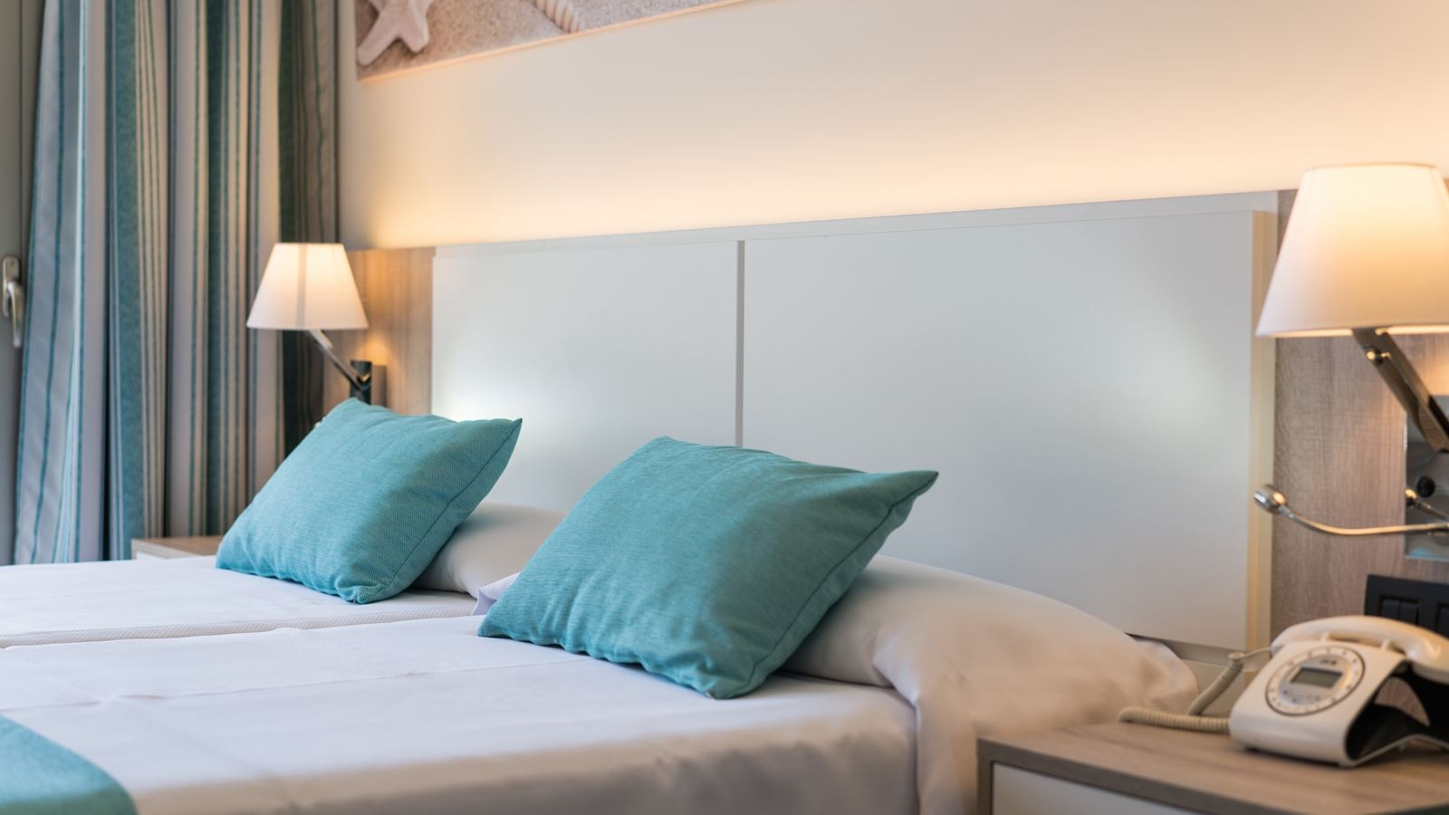 rooms-studio-balcony-or-terrace