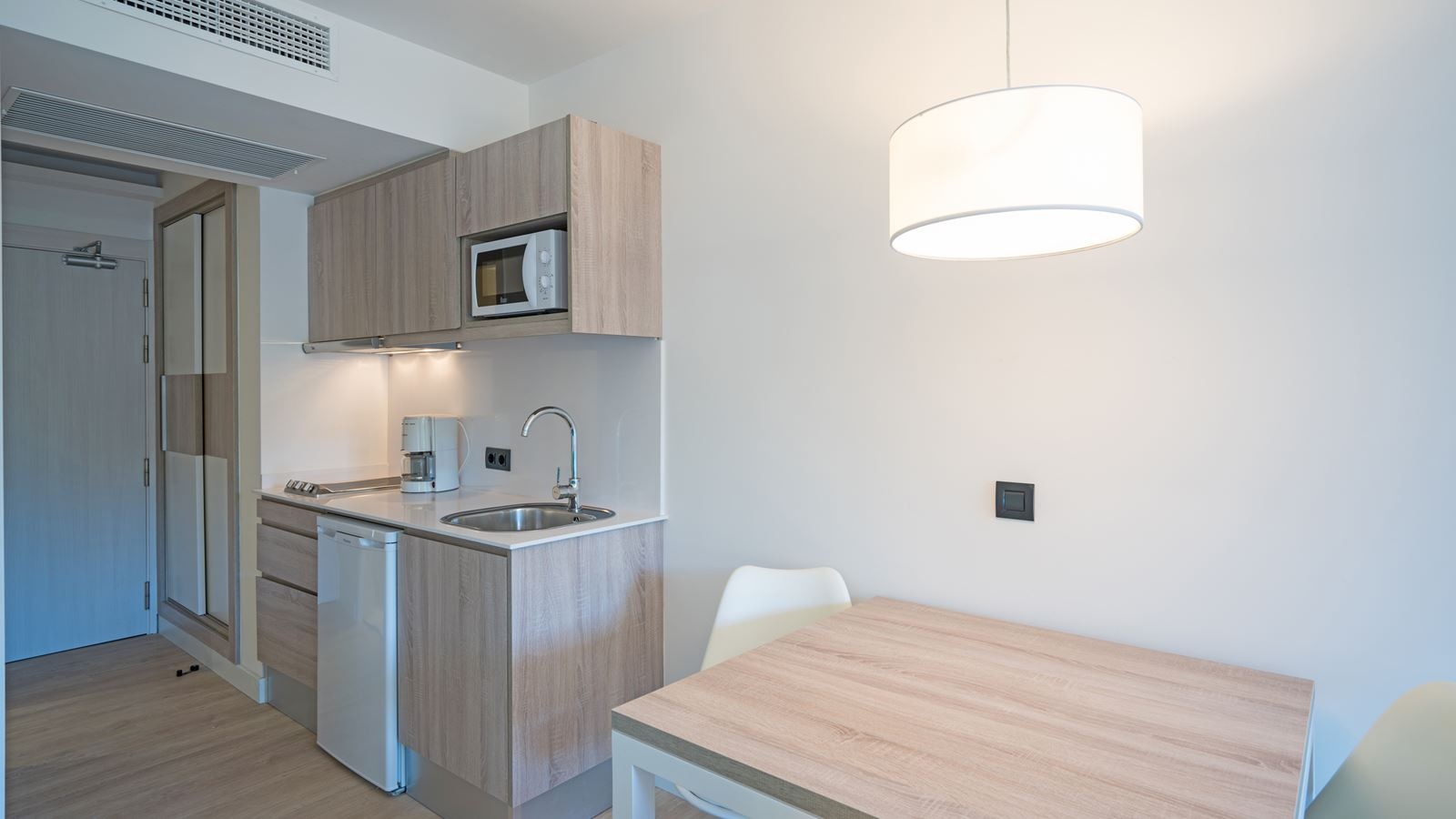 rooms-studio-balcony-or-terrace