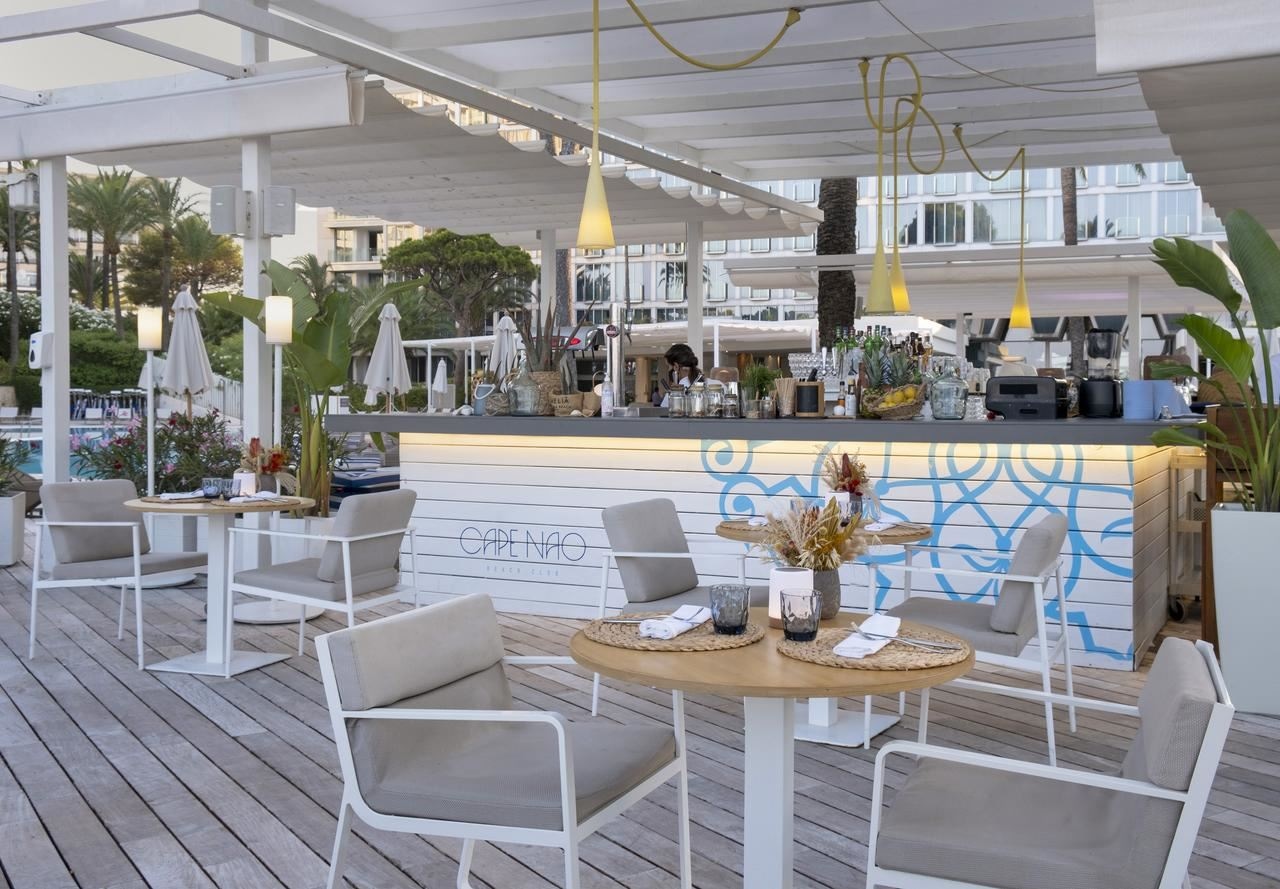 bars-cape-nao-pool-and-beach-bar