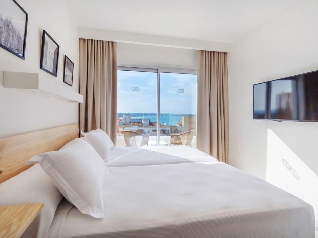 rooms-double-premium-lateral-sea-view-balcony