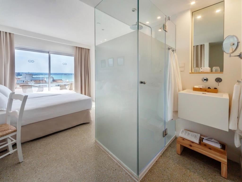 rooms-double-premium-lateral-sea-view-balcony